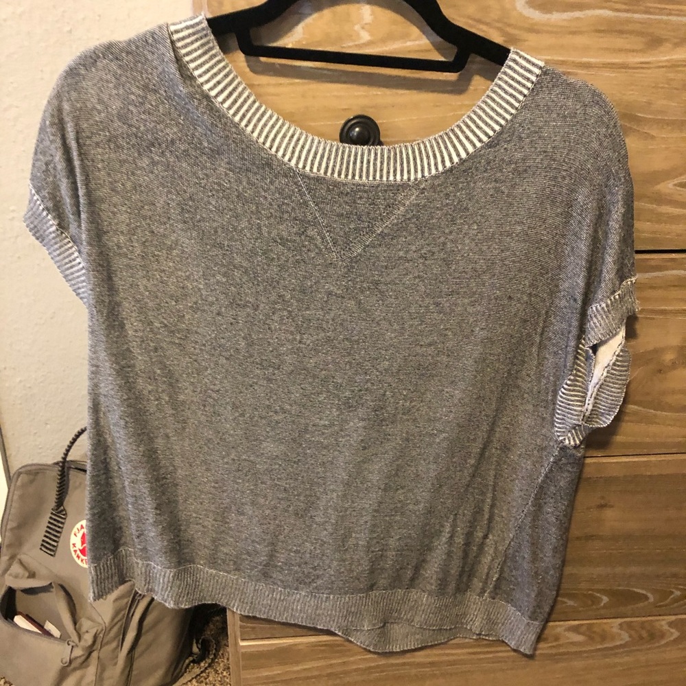 Short sleeve gray sweater top